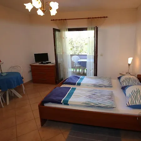 Linet 2- By Interhome Apartmán *