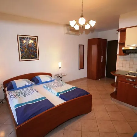 Linet 2- By Interhome Funtana