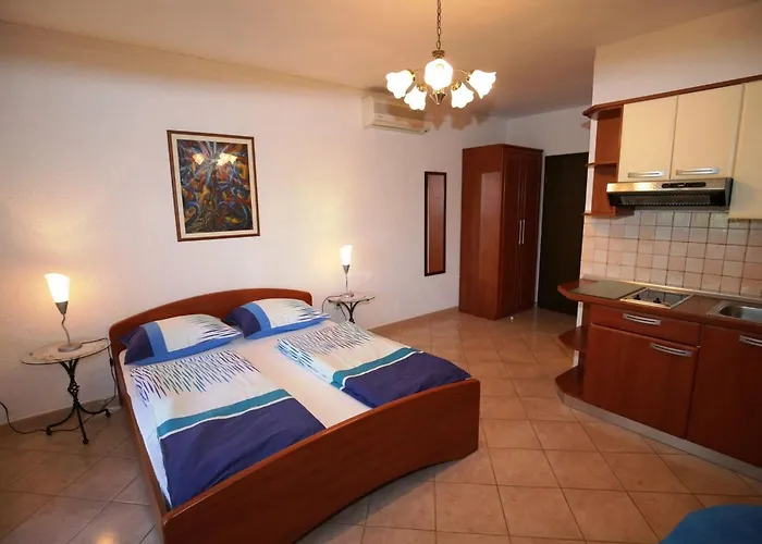 Linet 2- By Interhome Funtana